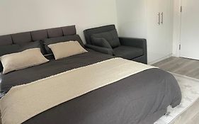 Studio Flat Private Shower Wc And Kitchenette