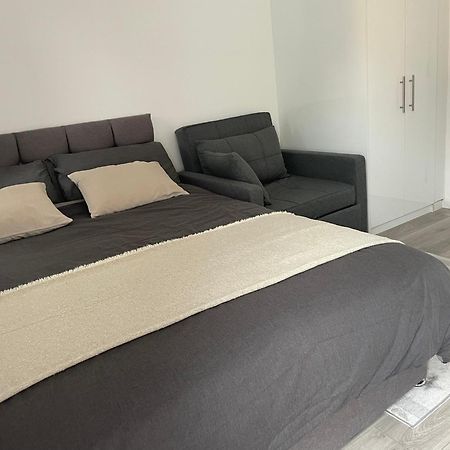 Studio Flat Private Shower Wc And Kitchenette London Exterior photo